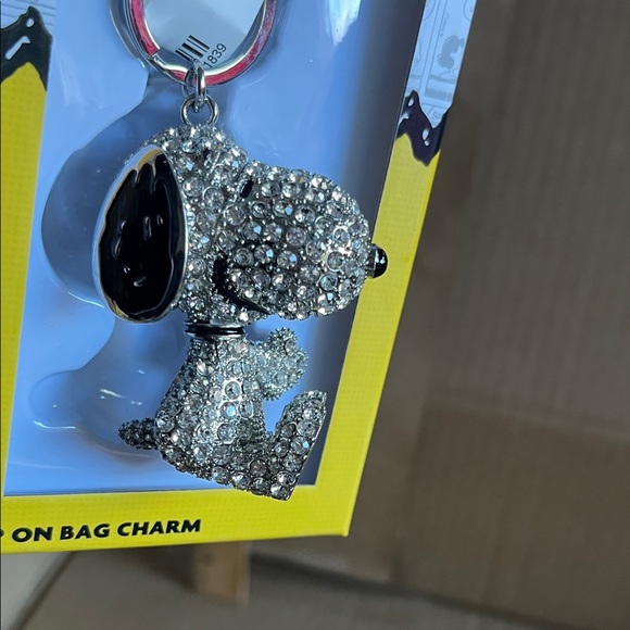 Peanuts Snoopy Crystal Keychain - Picture 5 of 6